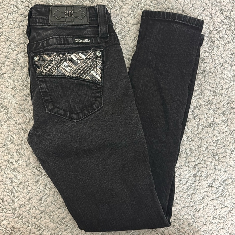 Miss me signature skinny jeans size 26 with factory distressing
